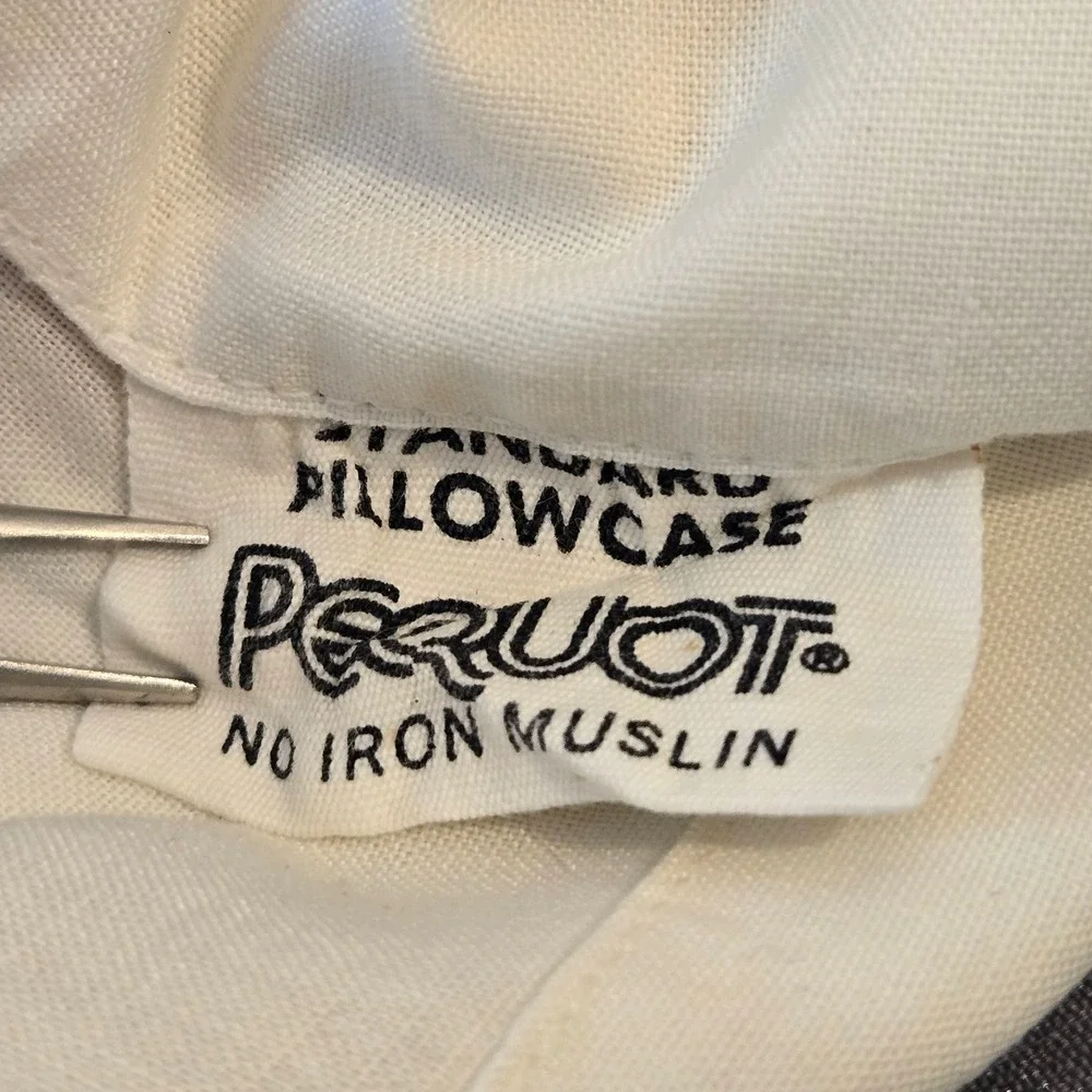 Vtg Pequot Pillowcases‎ Standard Size Crochet Trim Set of 2 No Iron Muslin